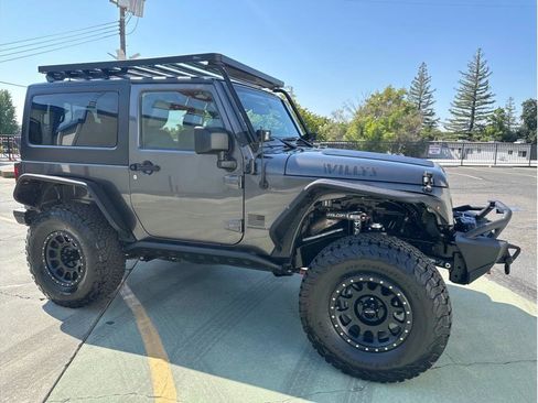 Used 2018 Jeep Wrangler Sport image 7