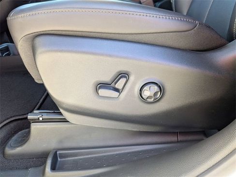 New 2026 Chrysler Pacifica Select image 13