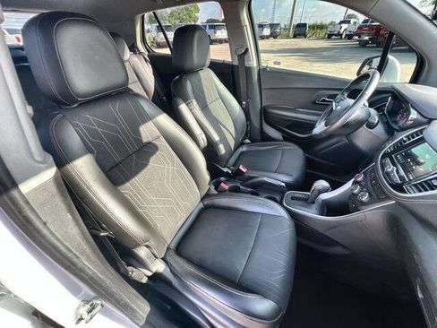 Used 2018 Chevrolet Trax LT w/ LT Convenience Package FWD image 28