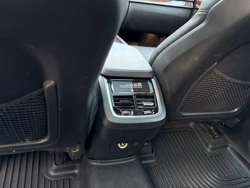 Used 2018 Volvo XC90 T5 Momentum w/ Convenience Package FWD image 24