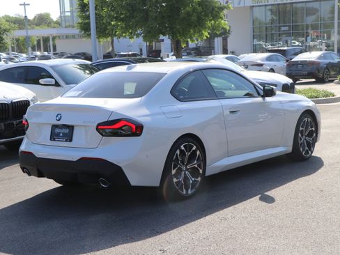 Used 2025 BMW 230i Coupe w/ Convenience Package image 10