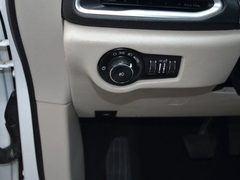 Used 2017 Chrysler Pacifica Limited FWD image 18