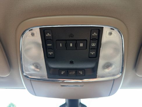 Used 2019 Jeep Grand Cherokee Overland AWD/4WD image 17