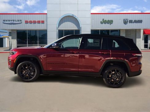 New 2025 Jeep Grand Cherokee Limited image 3