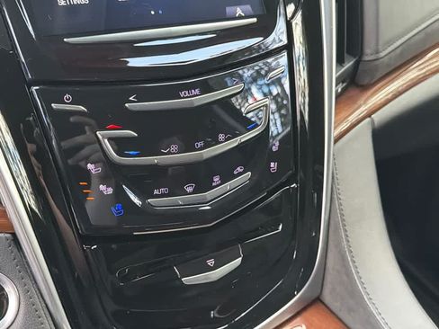 Used 2020 Cadillac Escalade Luxury AWD/4WD image 29