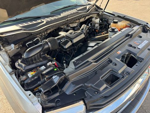 Used 2017 Ford F250 XLT w/ FX4 Off-Road Package AWD/4WD image 23