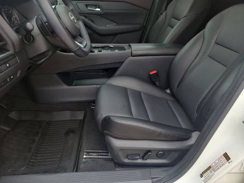 Certified 2023 Nissan Rogue SV w/ SV Premium B Package FWD image 16