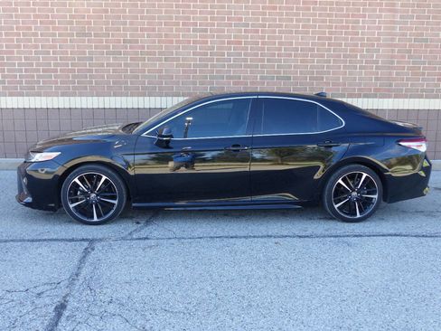 Used 2019 Toyota Camry XSE FWD image 7