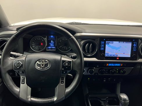 Used 2018 Toyota Tacoma Limited image 20
