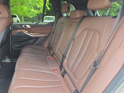 Used 2022 BMW X5 xDrive40i w/ M Sport Package AWD/4WD image 14