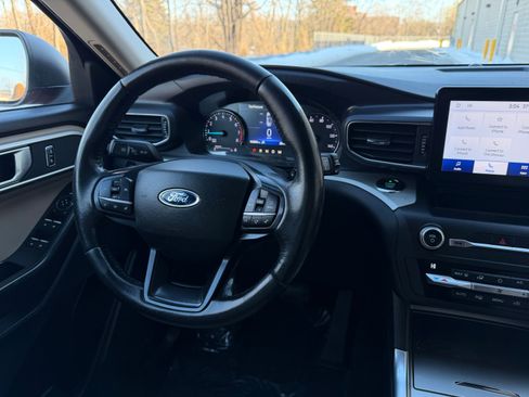 Used 2020 Ford Explorer XLT w/ Equipment Group 202A image 34