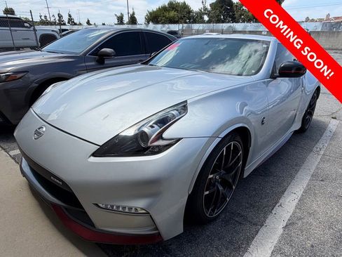 Used 2015 Nissan 370Z NISMO RWD image 3