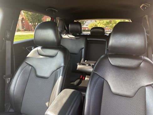 Used 2024 Jeep Compass Latitude image 11