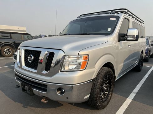 Used 2015 Nissan NV 3500 SL w/ Technology Package RWD image 2