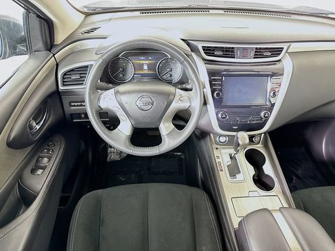 Used 2017 Nissan Murano SV image 3