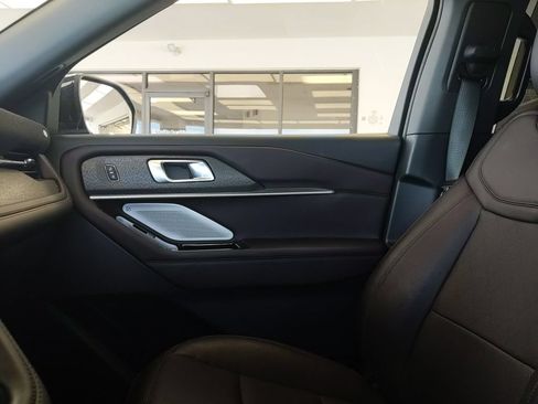 Used 2025 Ford Explorer Platinum AWD/4WD image 26