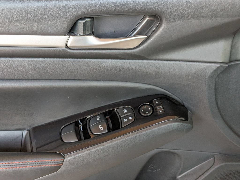 Used 2025 Nissan Altima 2.5 SR FWD image 13