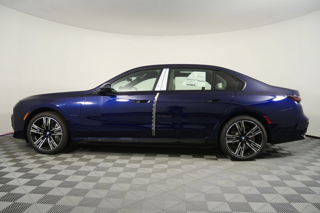 Used 2026 BMW 750e xDrive w/ Executive Package AWD/4WD image 7