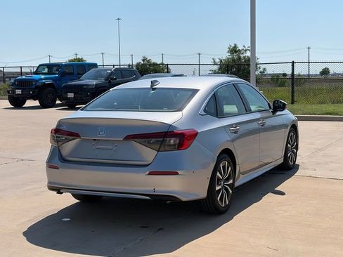 Used 2022 Honda Civic EX image 9