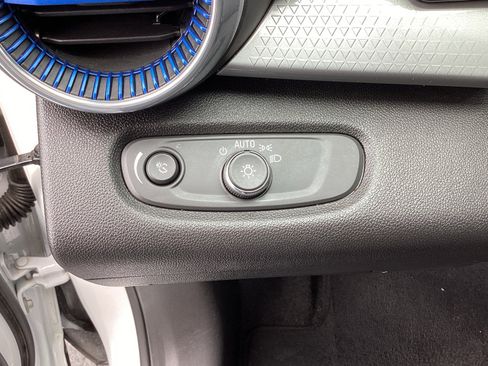 Used 2025 Chevrolet Trax LT FWD image 28