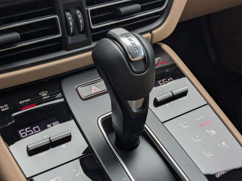Certified 2026 Porsche Macan AWD/4WD image 19