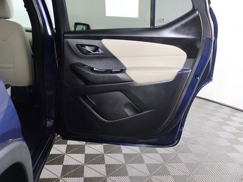 Used 2023 Chevrolet Traverse LS image 23