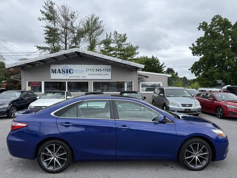 Used 2015 Toyota Camry XSE w/ Moonroof Package FWD image 3