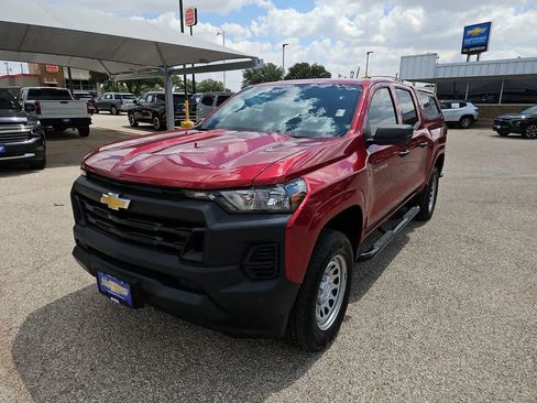Used 2024 Chevrolet Colorado W/T AWD/4WD image 4