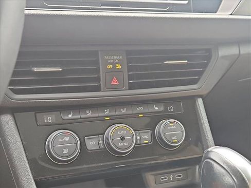 Used 2020 Volkswagen Jetta SE FWD image 14