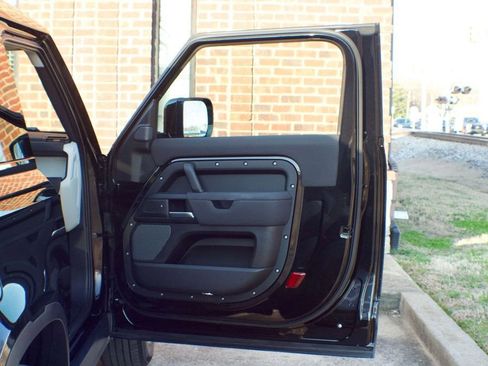 Used 2021 Land Rover Defender 90 S image 38