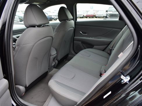 New 2026 Hyundai Elantra SE image 18