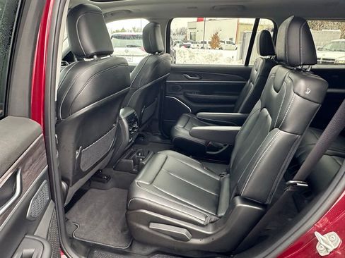 Used 2024 Jeep Grand Cherokee L Limited w/ Black Appearance Package image 28