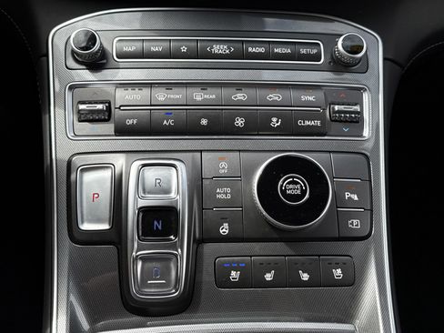 Used 2023 Hyundai Santa Fe Calligraphy image 32