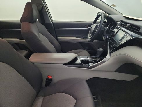 Used 2018 Toyota Camry LE image 21