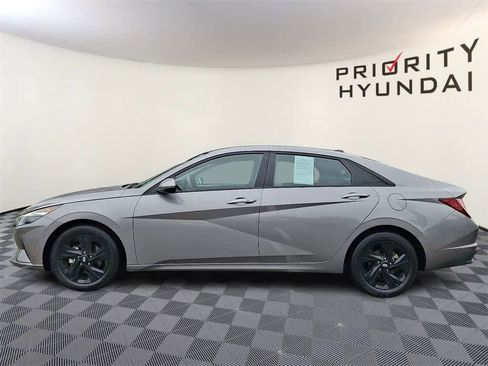 Used 2023 Hyundai Elantra SEL w/ Preferred Accessory Package image 7