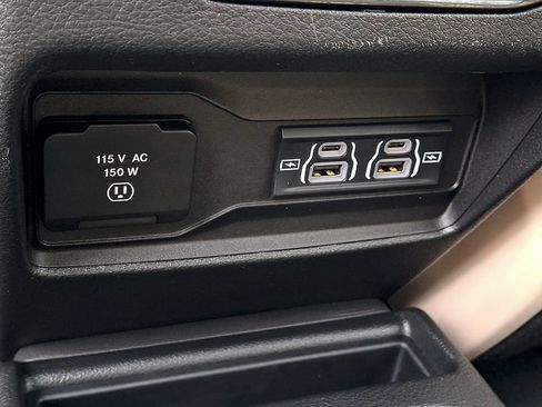 Used 2023 Jeep Grand Cherokee L Limited AWD/4WD image 16