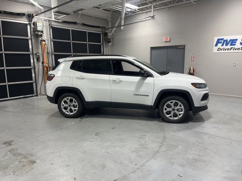 New 2026 Jeep Compass Latitude image 1