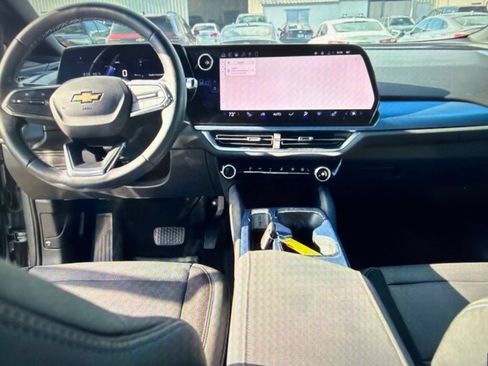 Used 2024 Chevrolet Equinox EV LT FWD image 8