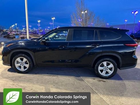 Used 2023 Toyota Highlander LE image 4