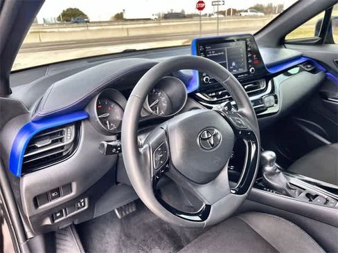 Used 2020 Toyota C-HR XLE image 15