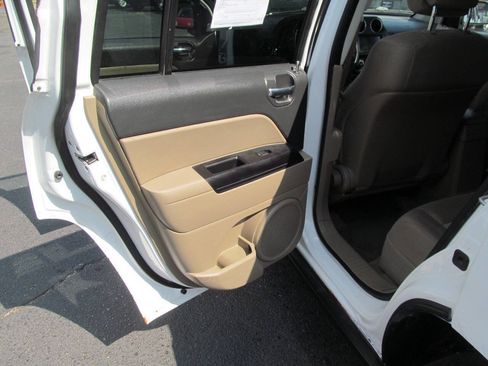 Used 2012 Jeep Compass Latitude w/ Sun/Sound Group AWD/4WD image 17