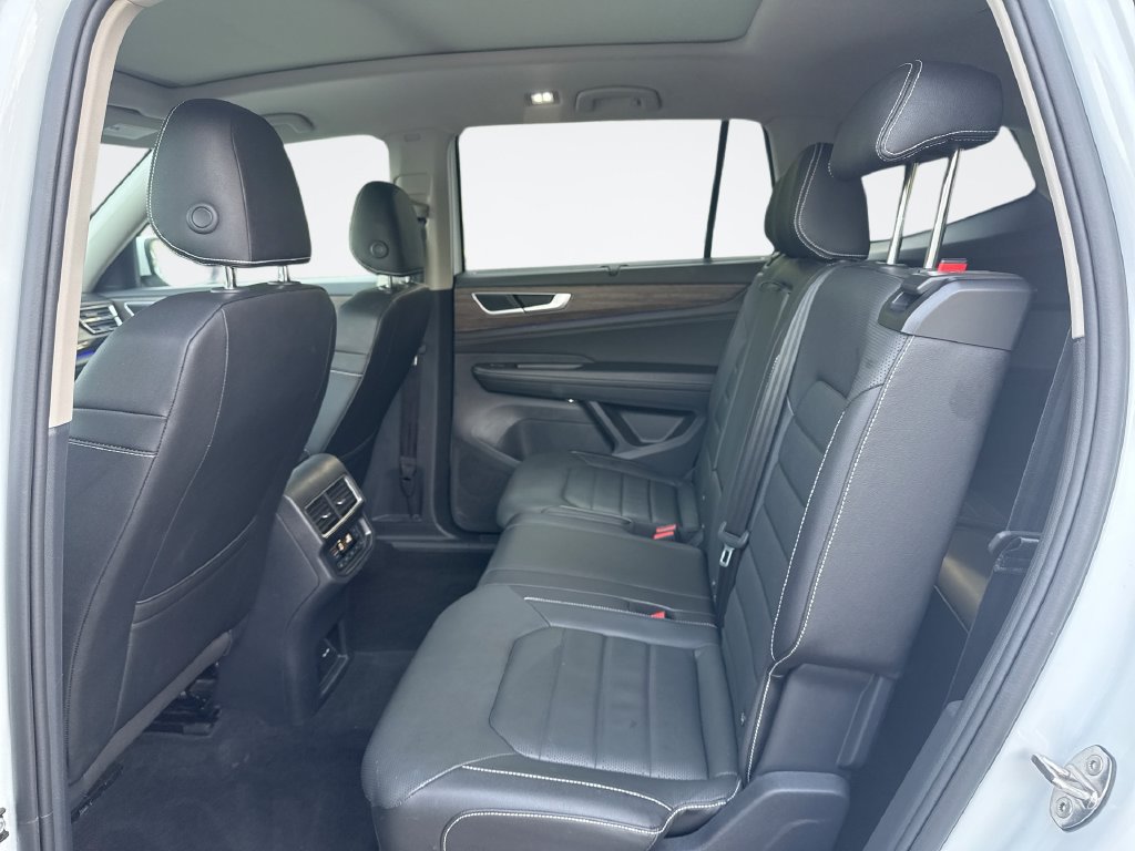 Used 2025 Volkswagen Atlas SEL AWD/4WD image 24