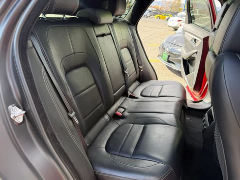 Used 2022 Jaguar F-PACE R-Dynamic S AWD/4WD image 19