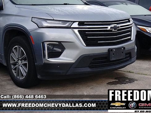 Used 2023 Chevrolet Traverse LT image 8