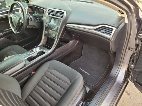 Used 2018 Ford Fusion SE image 9
