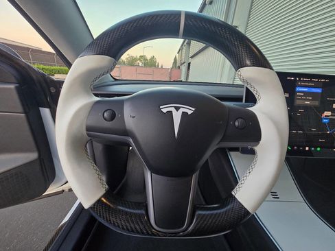 Used 2018 Tesla Model 3 Long Range image 19