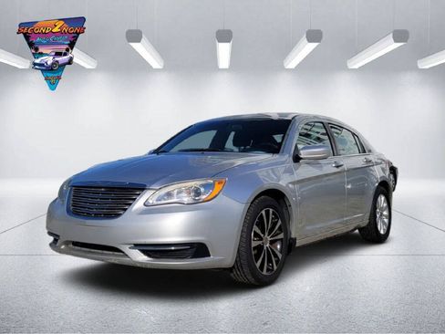 Used 2012 Chrysler 200 Touring FWD image 1