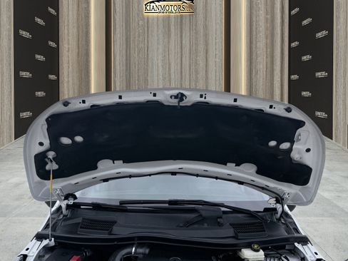 Used 2018 Mercedes-Benz Metris Passenger image 21