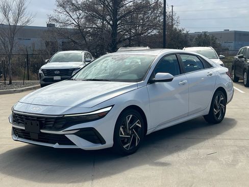 Certified 2025 Hyundai Elantra SEL image 5