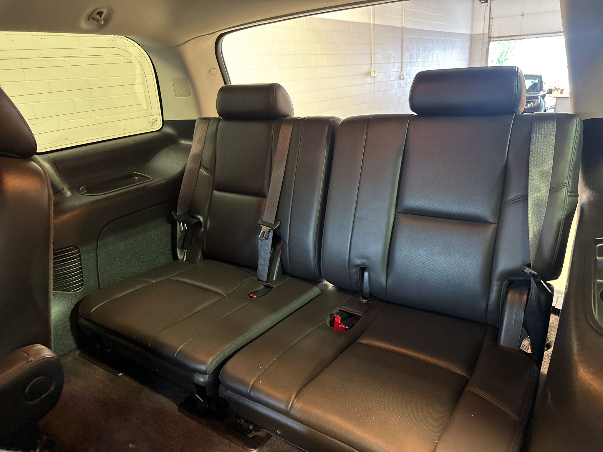 Used 2014 Cadillac Escalade Premium AWD/4WD image 31